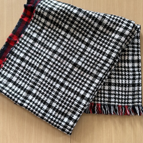 Express Plaid Blanket Scarf - Picture 5 of 5